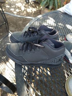 3 Jordan's Shoes Nautica , And Vans Size 1 And 2 Kids