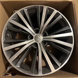 Infiniti Q60 Premium Stock Wheels