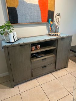 Aparador o buffet gris Macys/ gray buffet sideboard pickup in Sunrise