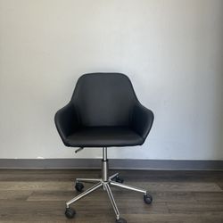 Modern Black Swivel Chair 