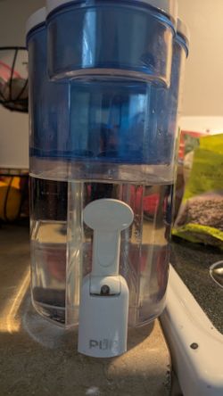 PUR water jug 40cups w/4 new filters