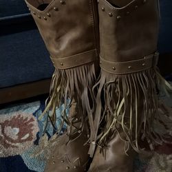 NEW ! Ladies boots with fringe