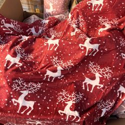 🔥 OFERTA DE INVIERNO – COBIJAS SUAVES! 🔥 Calientitas, suaves y elegantes 🦌❄️  ✔ Tamaño: 51” x 63” ✔ Tela súper suave ✔ Perfectas para sofá o cama 