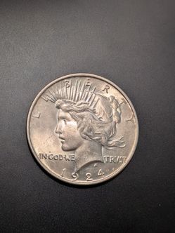 Beautiful mint state 1924 peace dollar coin