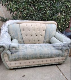 3-Piece Classic Room Auction (Urgent Sale)!
