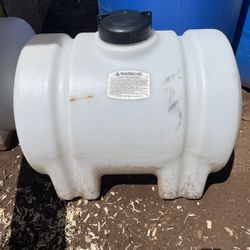 35 gallon water tank totes. (2 Available)