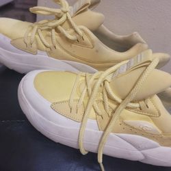 Size 10 Comfortable Ugg Kicks