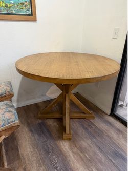 Free dining table