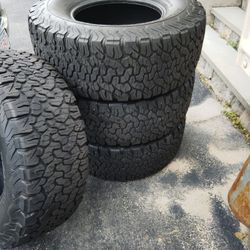 Set Of 4 Good Used BF Goodrich Tires  LT317/70R17 