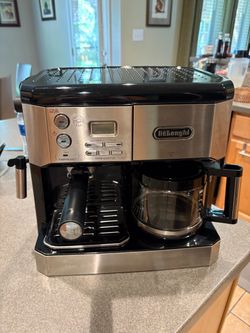 DeLonghi coffee maker/ espresso machine