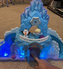 Disney Frozen Musical Light Up Castle