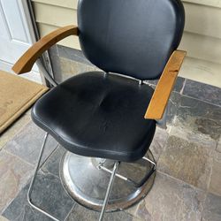 Barber/Hairstylist Chair
