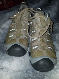 KEEN women shoe size 9
