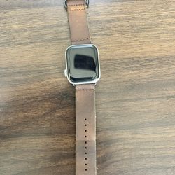 Apple Watch Second Generation Se 40 Mm With Leather Band