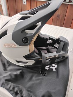 Outdoor Master helmet