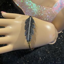 Luca + Danni Lucky Feather Bracelet Silver BORN IN THE USA