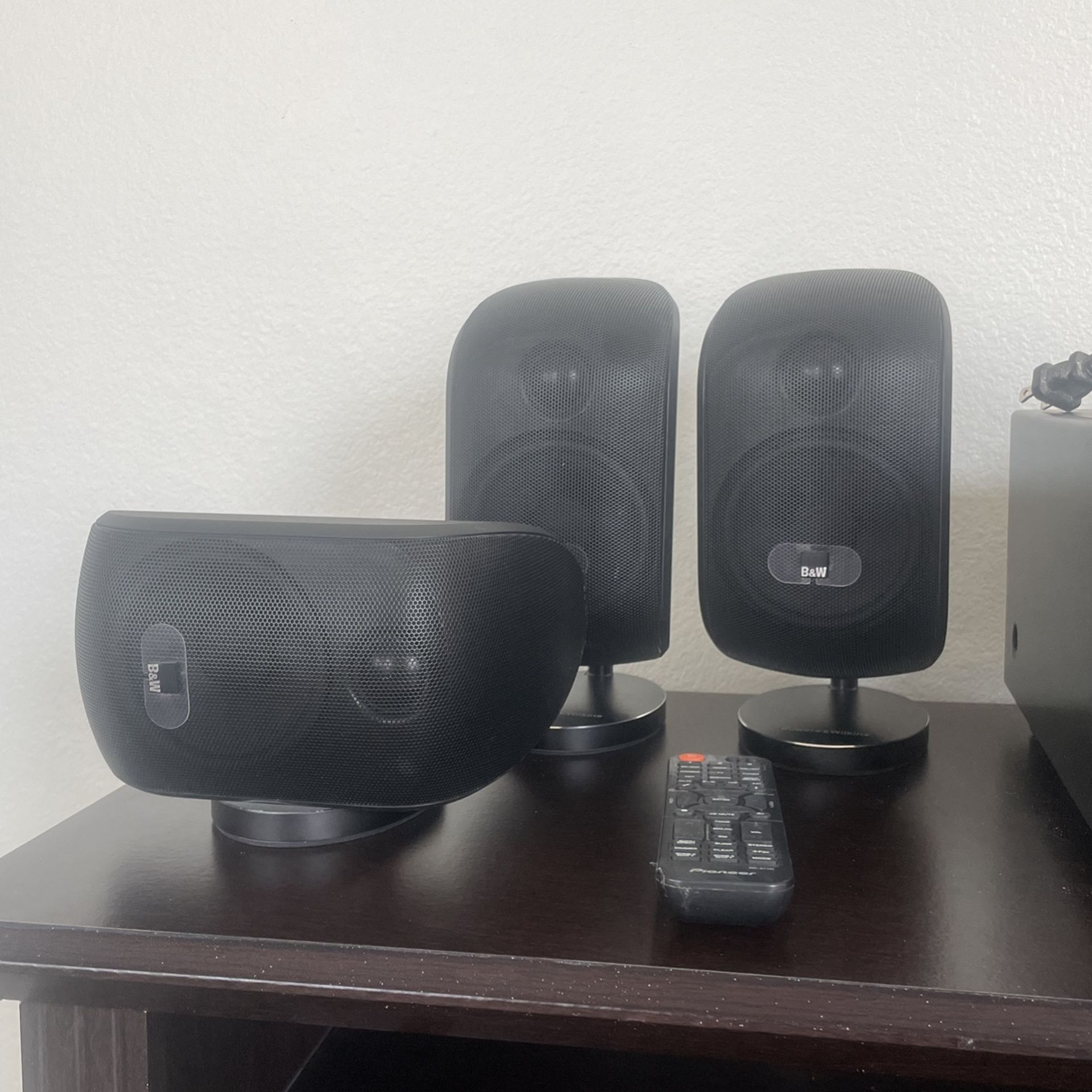 RECEIVER, SUBWOOFER AND 3 SPEAKERS