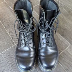 Doc Martens Size 9 Ladies - Like New!