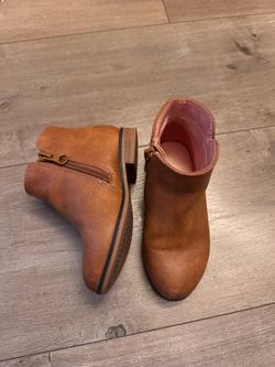 Girls boots