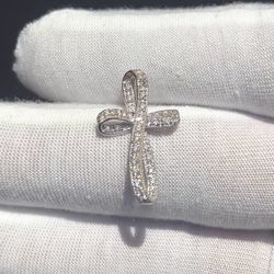 18k Gold Diamond Pendant 