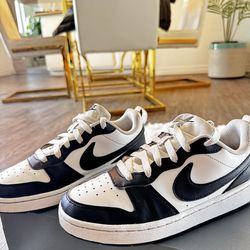 Nike Dunk Lows Size 6youth