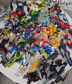 Massive 40+ Bionicle Lot with extra accesories and full Spin Track set