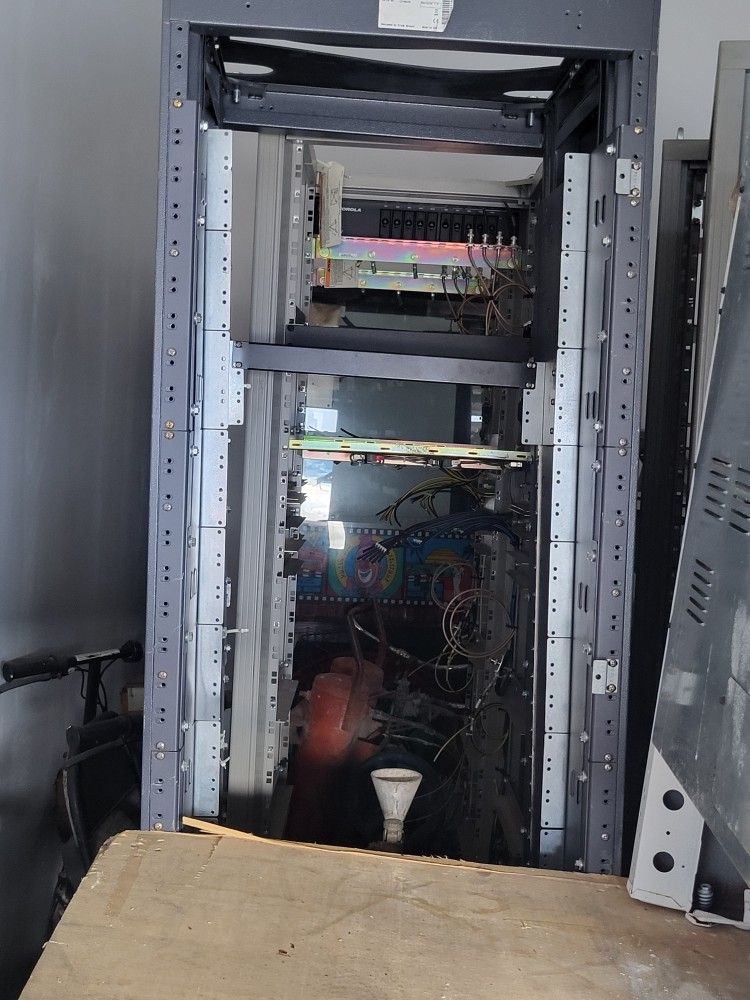 Computer Servers Rack/Shelves