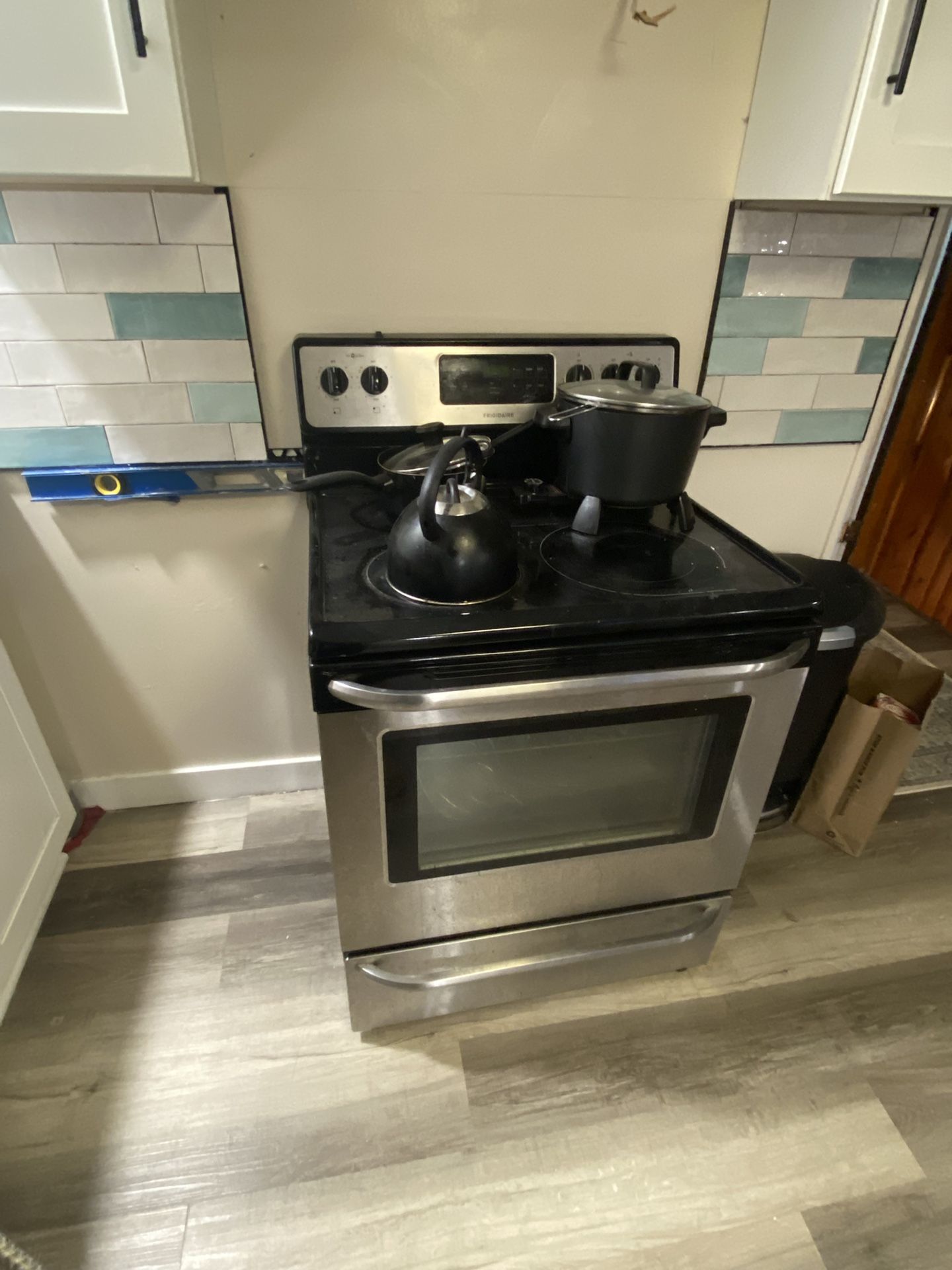 Frigidaire Stove