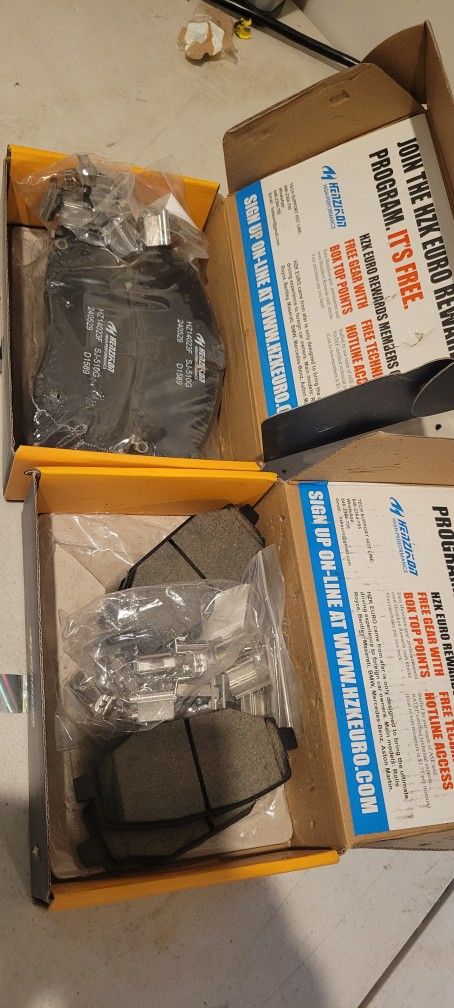 12-20 Caravan/Chrysler Town And Country , Dodge Journey, Ceramic Brake Pads 4 Pcs