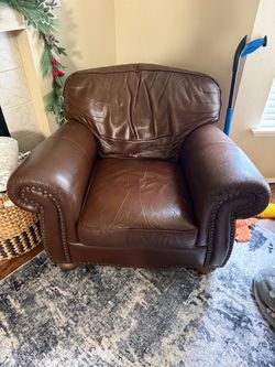 Leather Club Chair- Need gone by 8/23  Width- 42” Depth- 38” Height- 30.5”