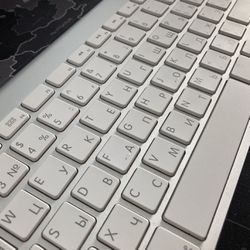 Apple Keyboard w RU Layout