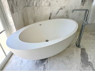 MTI Cascara Freestanding Air Tub - Never Used