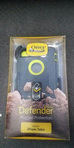 iPhone 7 Plus otterbox defender case.