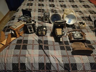 Antique Cameras For Dosplay Purposes