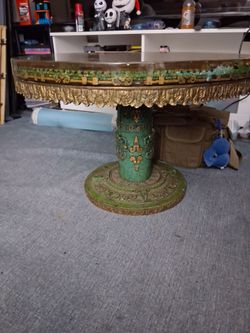 100% Handmade decorative resin pedestal  table