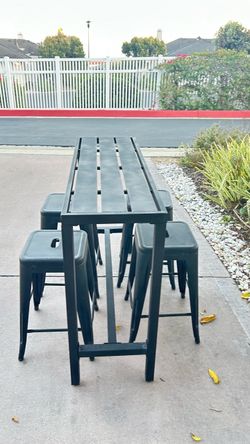 Tall Outdoor Table with 6 Chairs