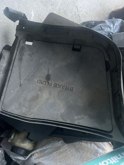 2007 Infiniti G37 Brake Fluid Cover