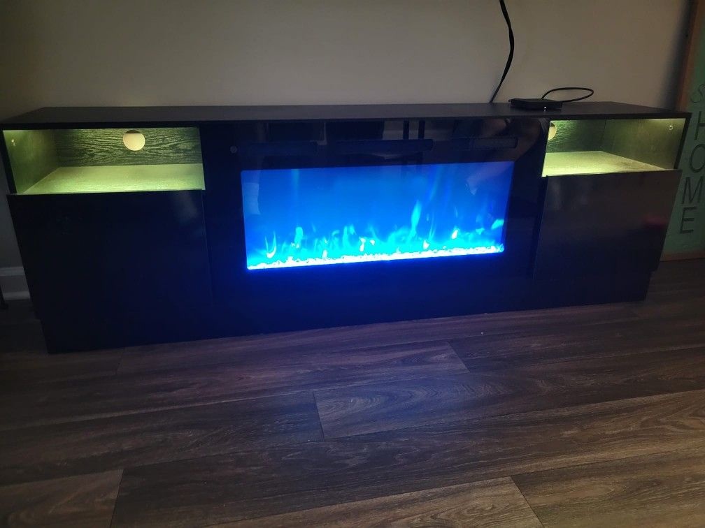 70 TV Stad With Fireplece