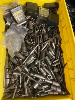 BIN OF A MIXED ASSORTMENT OF BITS/SOCKETS AND HARDWARE