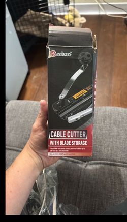 Salcod Cable Cutter with Blade Storage