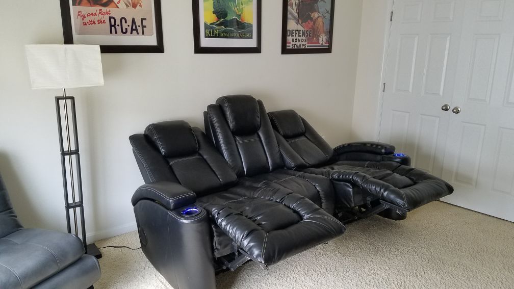 Theater Style Electric Reclining Couch