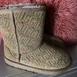 🩷🩷UGG Size 3Y 