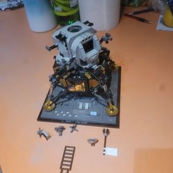 LEGO Creator Expert NASA Apollo 11 Lunar Lander (Set 10266) - Assembled / Partial