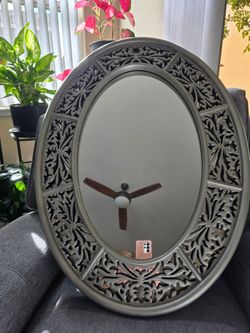 Oval Decorative Wall Mirror with Ornate Frame!