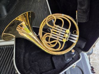 Bach French horn, mouthpiece and hardshell case, plays and sounds great.