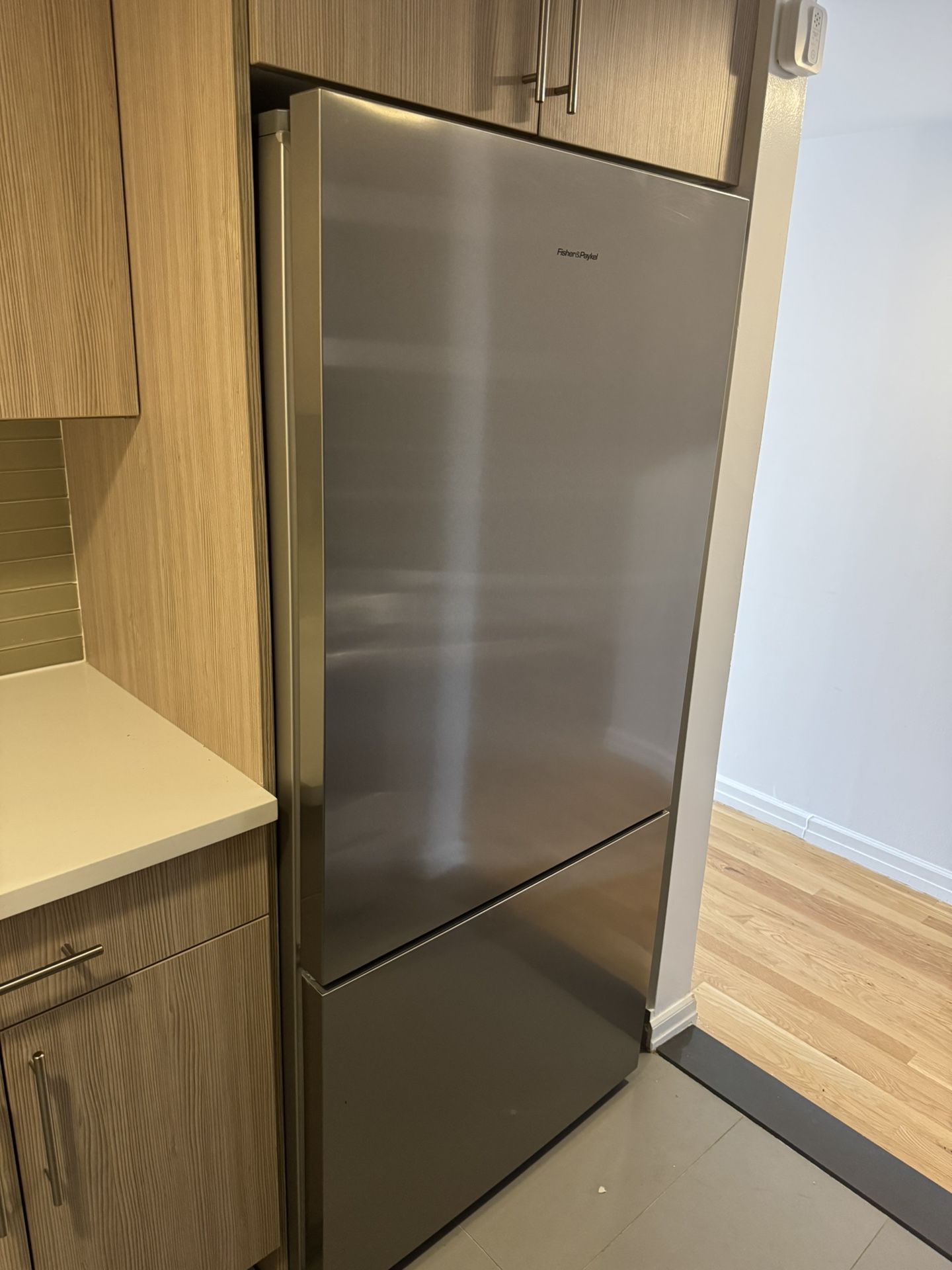 REFRIGERATOR— Like New!!!