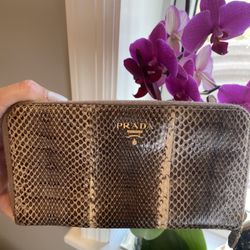 PRADA WALLET 
