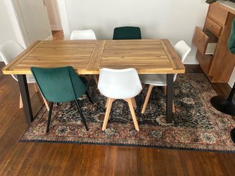 Dining Table/Chairs/Rug