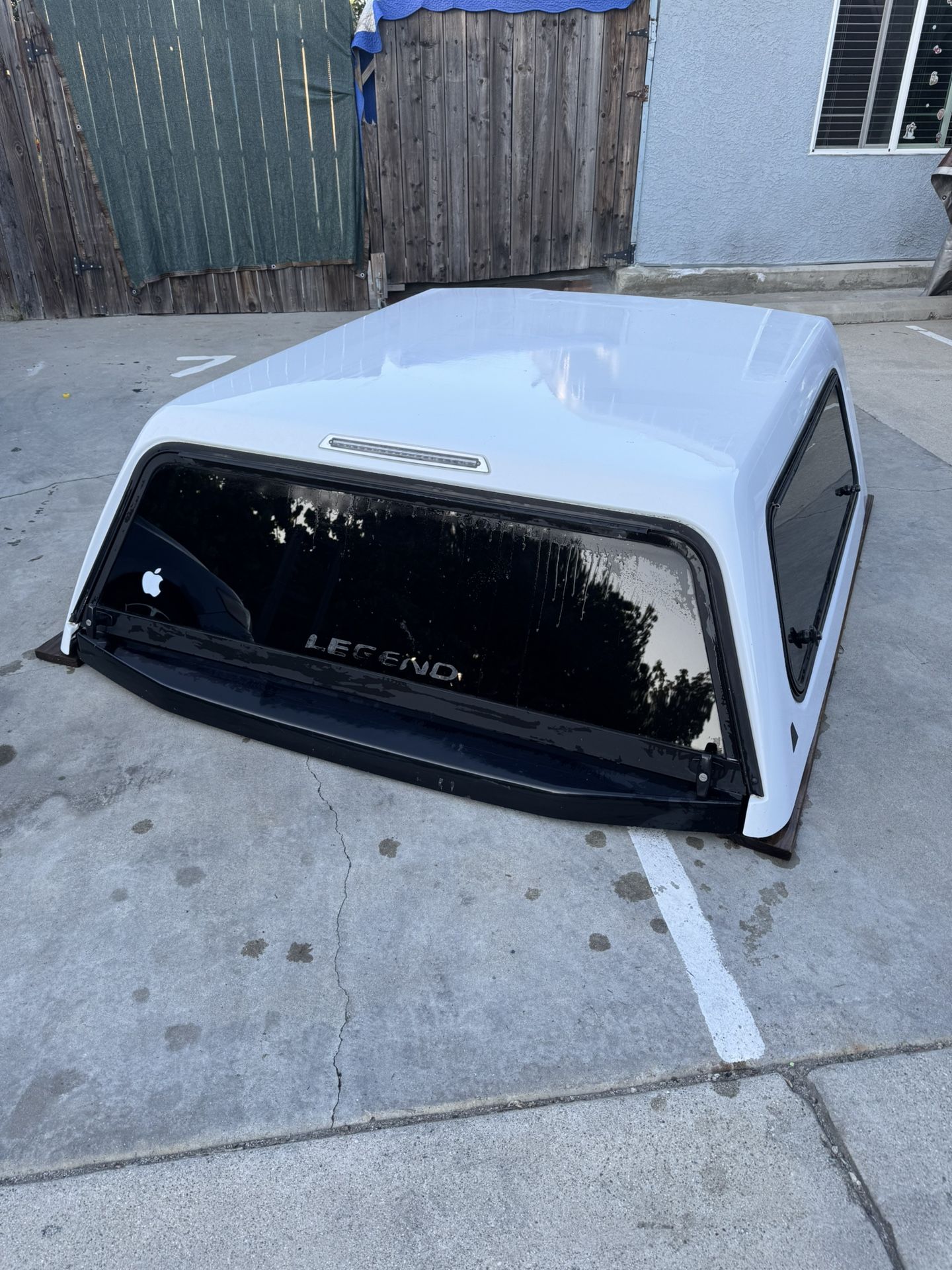 Leer 100R Whit Side Windoors Ford F 150 Super Crew 5’5” 