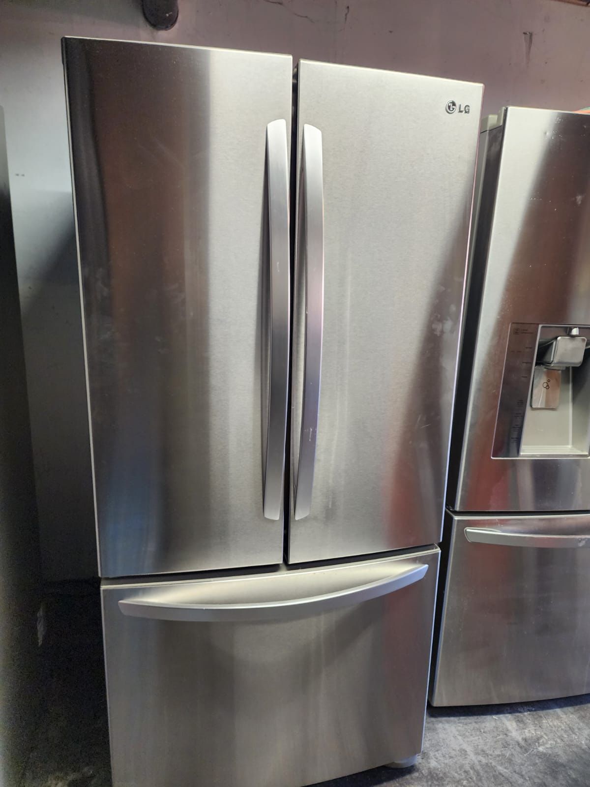 LG 33”INCH FRENCH DOOR STAINLESS STEEL REFRIGERATOR WITH ICE MAKER